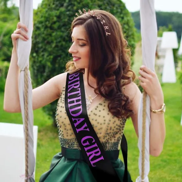 Födelsedagshuvudbonad Tiara Flicka Guld Satin Födelsedagsskärp för Festdekorationer (Roséguld)> Huvudbonader