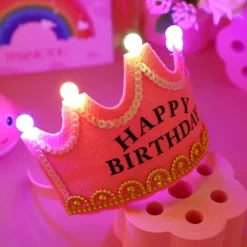 Grattis på födelsedagen hatt med blått LED><noscript><img width=