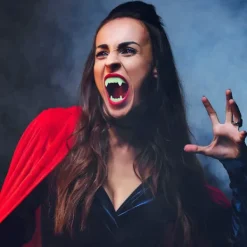 Halloween-Tänder som lyser i mörkret - Fångtänder för utklädning och låtsaslek><noscript><img width=