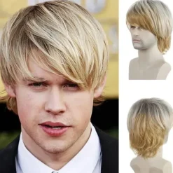 Herr Kort Ljusblond Peruk med Sned Lugg> Peruker