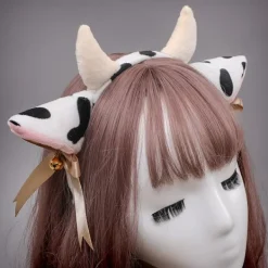 Hårband med koöron, horn, rosett, klockor och elastiskt band> Huvudbonader