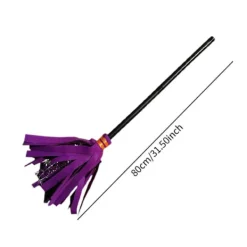 CL Häxkvastprydnad med lila handtag och vita spetsar><noscript><img width=