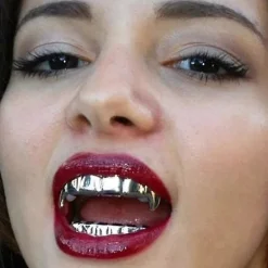 FMYSJ Nya Anpassade 14k Guldpläterade Hip Hop Tand Grillz Caps Övre & Nedre Grill Fang Set (FMY) 1 Pcs><noscript><img width=