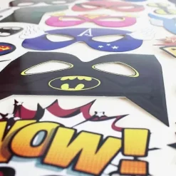 Roliga fotorekvisita, 25 personliga fotorekvisita för superhjältetema-fester><noscript><img width=