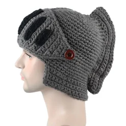 Stickad mössa med gladiatormask i romersk riddarstil - handgjord> Huvudbonader