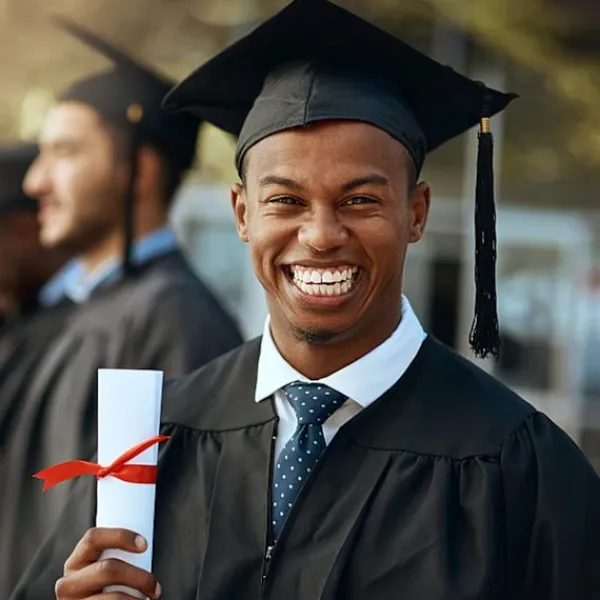 Studentmössa, examenmössa, universitetsexamenmössa med hängande tofsar, för examenceremonin, passar för gymnasiet> Huvudbonader