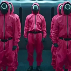 Xbi- Squid Game 2 Vuxen Triangelvakt Jumpsuit + Mask M><noscript><img width=